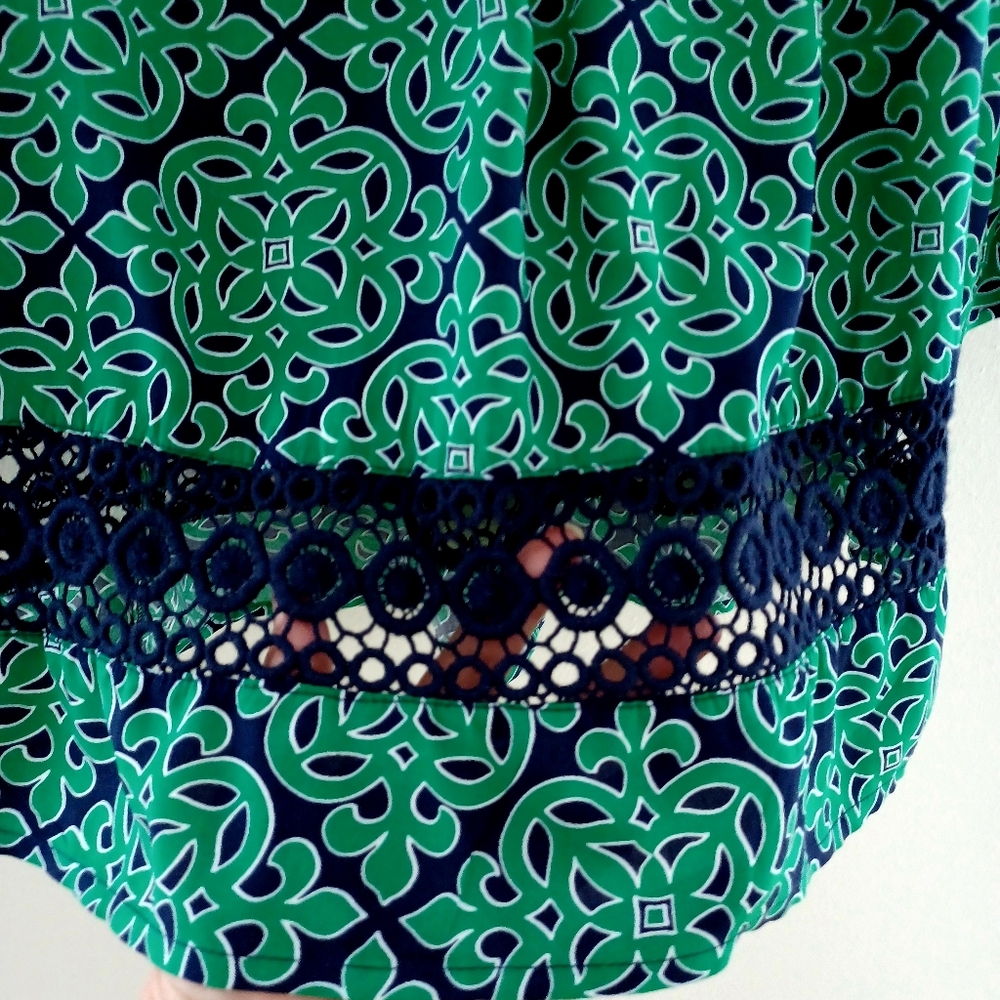 CROWN & IVY Green Floral Blouse, Mp. - Picture 5 of 10